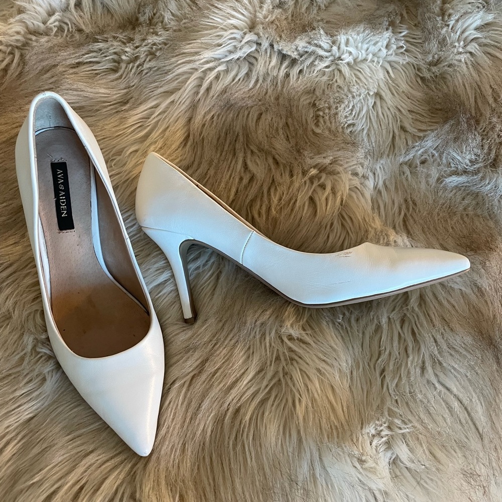 Ava & Aiden white 3” pumps